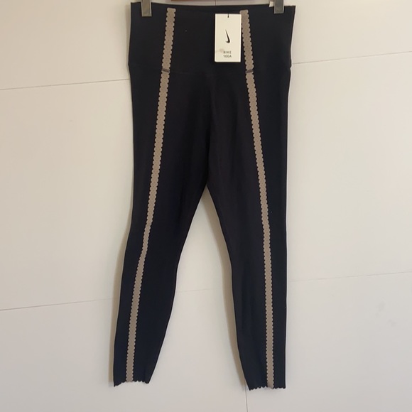 NIKE LUXE YOGA LEGGINGS - Picture 4 of 7